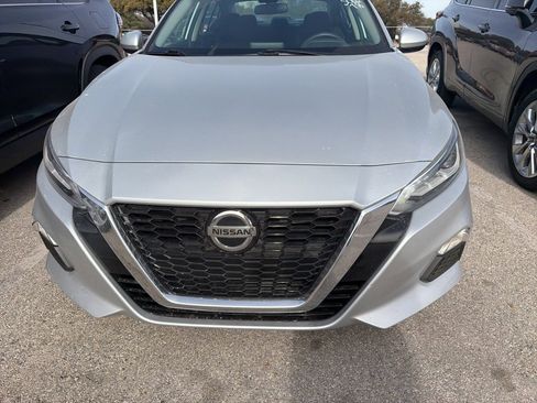 Used 2022 Nissan Altima 2.5 SV image 2