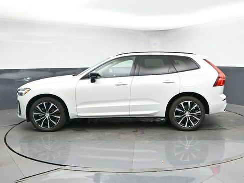 Used 2023 Volvo XC60 B5 Plus FWD image 6