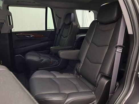 Used 2016 Cadillac Escalade Luxury image 35