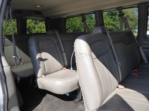 Used 2018 Chevrolet Express 3500 LS image 28