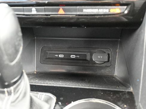 Used 2022 Volkswagen Atlas Cross Sport SE FWD image 28