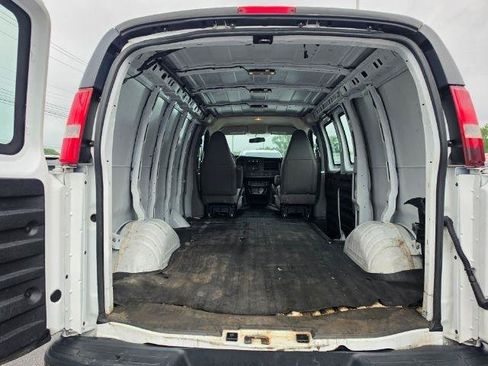 Used 2017 Chevrolet Express 2500 RWD image 33