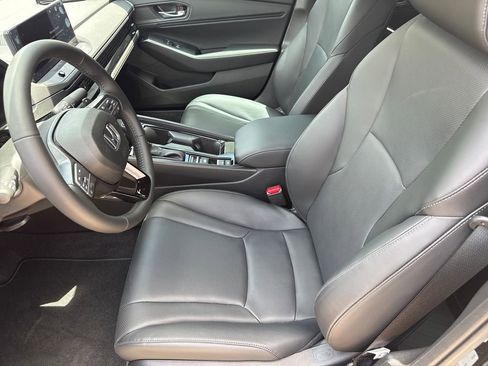 Used 2025 Honda Accord Sport image 9