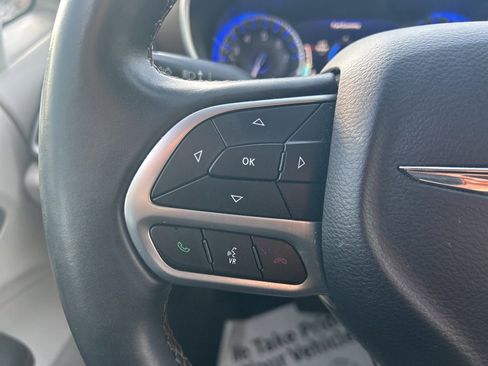 Used 2018 Chrysler Pacifica Touring-L Plus image 26