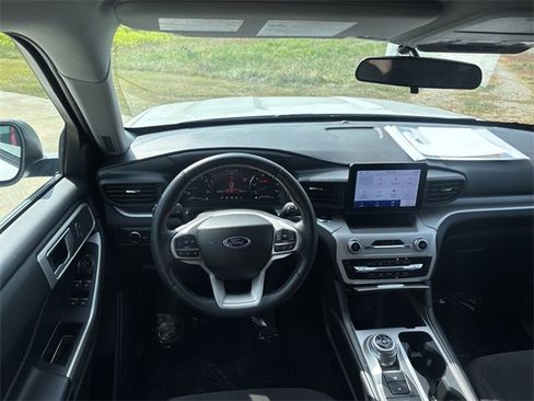 Used 2023 Ford Explorer XLT image 47