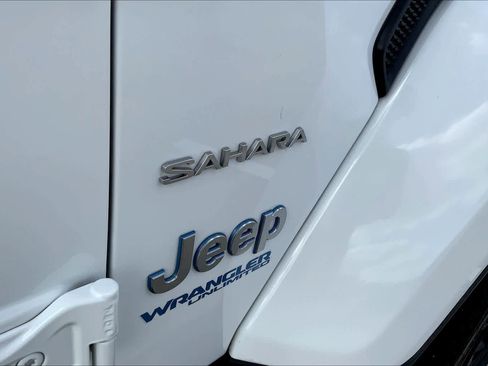 Used 2022 Jeep Wrangler Unlimited Sahara image 9