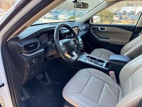 Used 2024 Ford Explorer XLT w/ Equipment Group 202A image 21