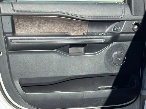 Used 2018 Ford Expedition Limited image 11