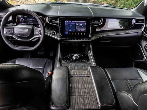 Used 2022 Jeep Wagoneer Series III w/ Flexible Seating Group image 20