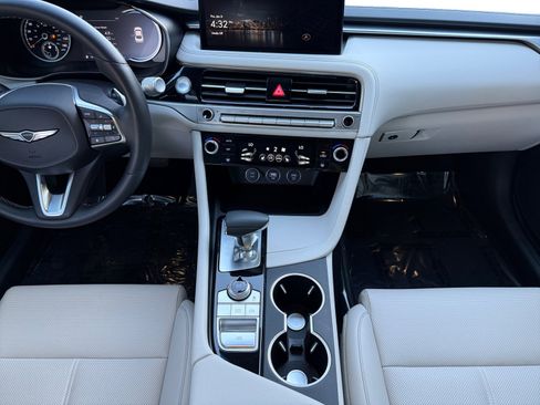 Used 2025 Genesis G70 2.5T image 11