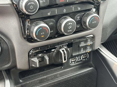 Used 2022 RAM 1500 Big Horn AWD/4WD image 29