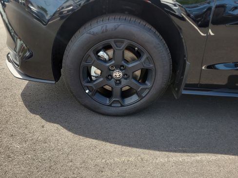 Certified 2025 Toyota Sienna XLE Woodland Edition AWD/4WD image 9