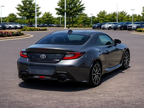 Used 2022 Toyota GR86 RWD image 5