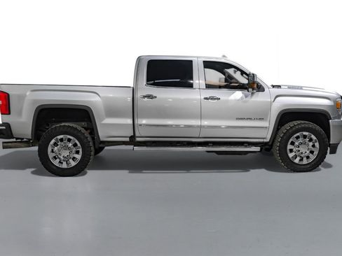 Used 2017 GMC Sierra 2500 Denali w/ Duramax Plus Package image 5