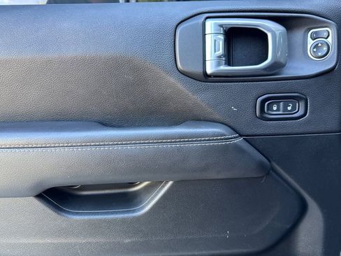 Used 2021 Jeep Wrangler Unlimited Sahara w/ Uconnect 4C Nav & Sound Group AWD/4WD image 11