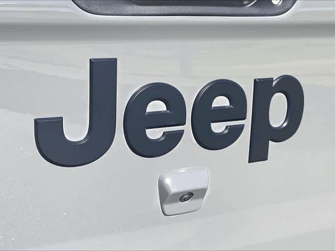 Used 2023 Jeep Gladiator Sport image 31