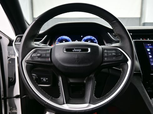 Used 2023 Jeep Grand Cherokee Altitude image 24