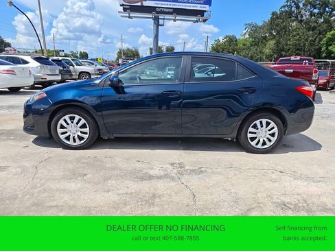 Used 2017 Toyota Corolla LE FWD image 2