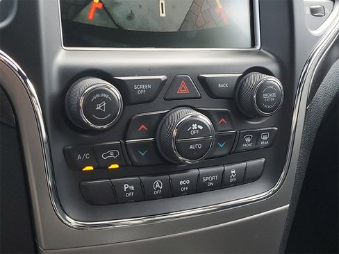 Used 2017 Jeep Grand Cherokee Altitude image 31