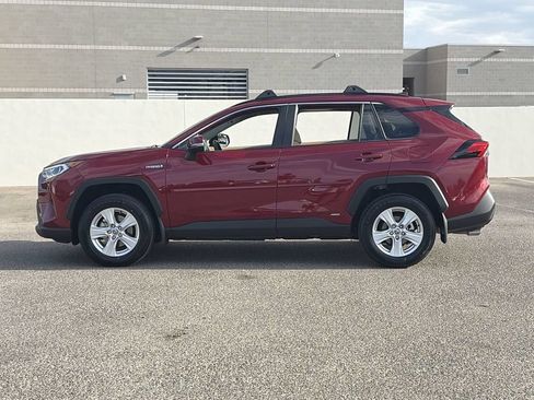 Used 2021 Toyota RAV4 XLE w/ Convenience Package AWD/4WD image 10