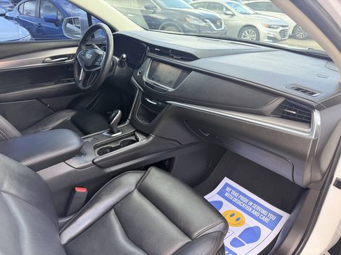 Used 2017 Cadillac XT5 Luxury w/ Driver Awareness Package FWD image 17