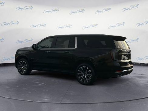 New 2026 Chevrolet Suburban High Country image 3