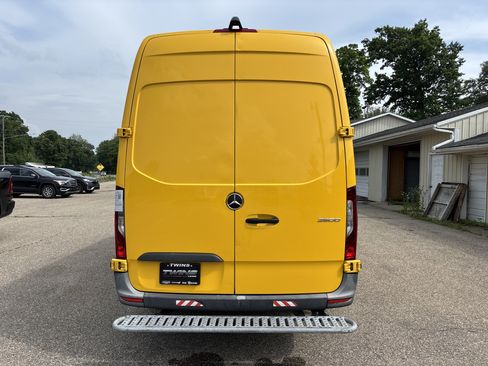 Used 2021 Mercedes-Benz Sprinter 2500 w/ Acoustic Package image 7