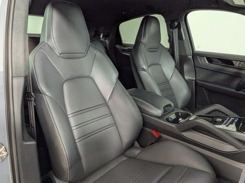 Certified 2025 Porsche Cayenne Turbo GT AWD/4WD image 21