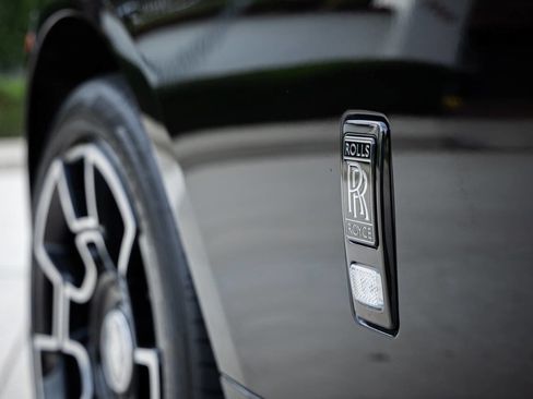 Used 2019 Rolls-Royce Dawn image 17