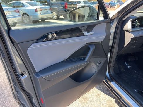 New 2026 Volkswagen Tiguan SE image 5