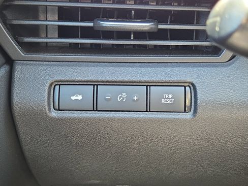 Used 2024 Nissan Altima 2.5 SV FWD image 25