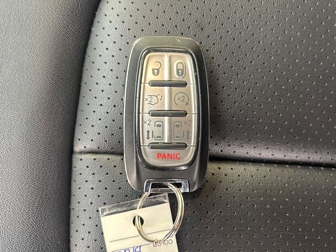 Used 2024 Chrysler Pacifica Touring-L image 34