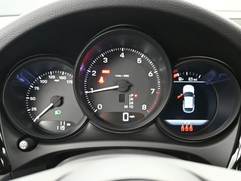 Certified 2025 Porsche Macan image 17