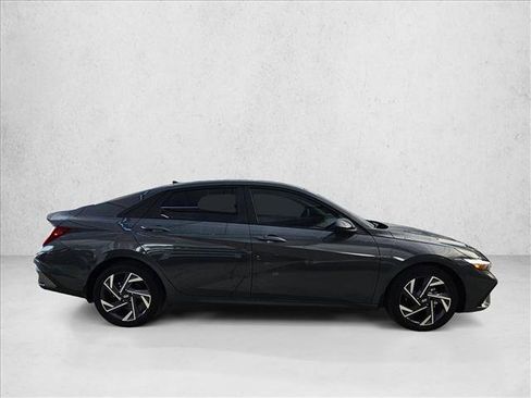 Certified 2025 Hyundai Elantra Sport FWD image 4