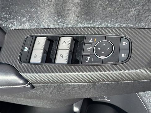 Used 2024 Mitsubishi Outlander SE image 17