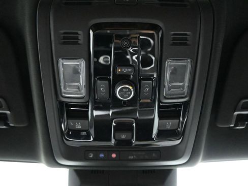 Used 2025 Cadillac Escalade ESV Premium Luxury image 16