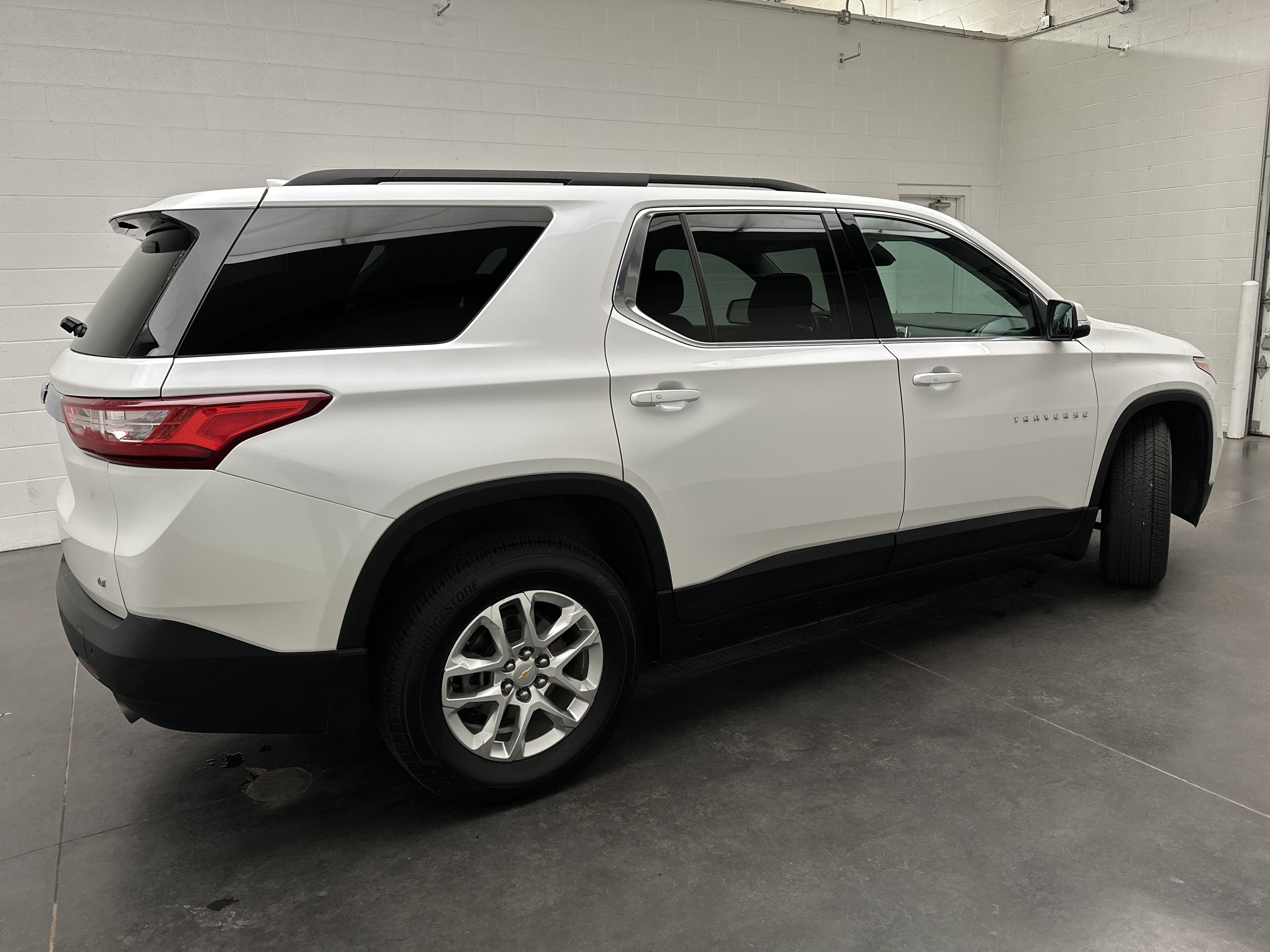 Used 2021 Chevrolet Traverse LT AWD/4WD image 9