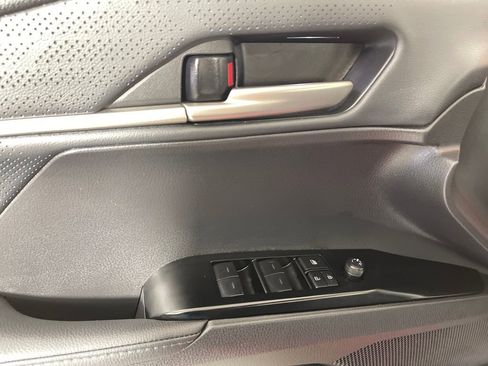 Certified 2025 Toyota Camry Hybrid image 16