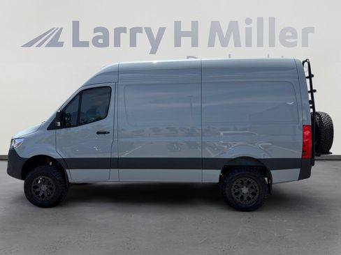 Used 2025 Mercedes-Benz Sprinter 2500 image 2