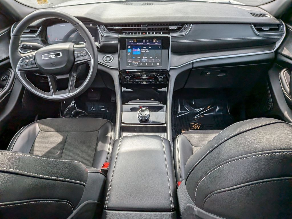 Used 2023 Jeep Grand Cherokee Altitude AWD/4WD image 21