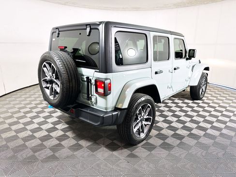 Used 2024 Jeep Wrangler Sport S image 3