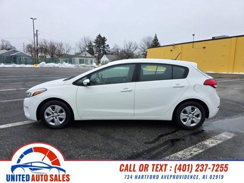 Used 2018 Kia Forte LX image 2