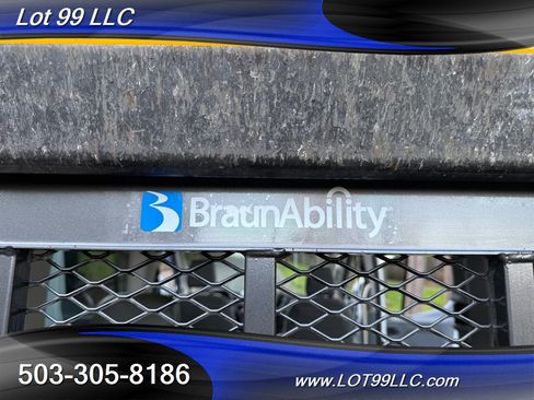 Used 2018 Ford Transit 150 XL image 45