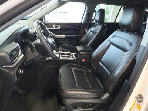 Used 2023 Ford Explorer XLT w/ Equipment Group 202A AWD/4WD image 15