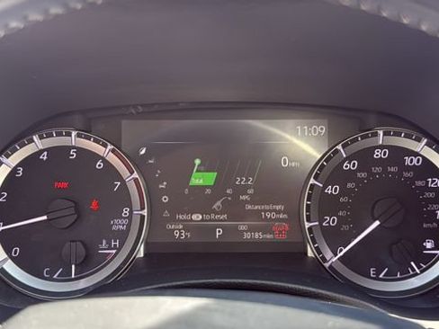Used 2024 Toyota Highlander XLE AWD/4WD image 23
