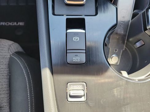 Used 2023 Nissan Rogue SV image 23