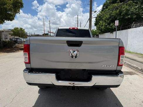 Used 2022 RAM 2500 Tradesman w/ Chrome Appearance Group AWD/4WD image 4