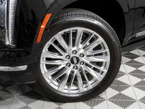 Used 2025 Cadillac Escalade Premium Luxury w/ Touring Package image 34