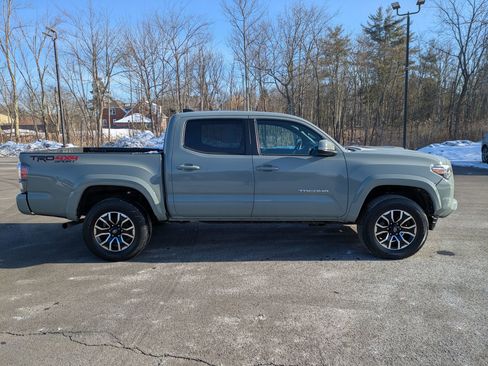 Used 2022 Toyota Tacoma 4x4 Double Cab image 2
