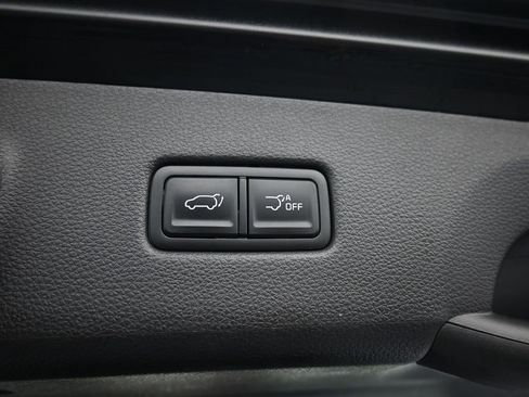 Used 2023 Kia Carnival EX image 23